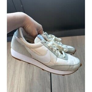 Women's Nike Daybreak Summit White/Pale Ivory Sneakers - Size 7